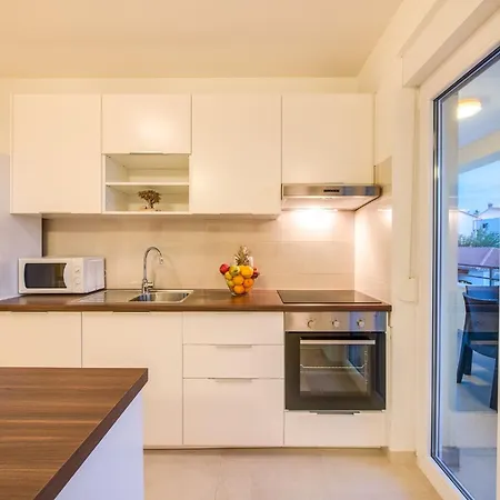 Apartment Geraeumige Mit Zwei Schlafzimmern In *