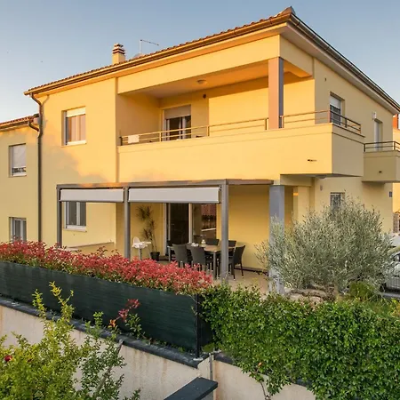 Apartment Geraeumige Mit Zwei Schlafzimmern In *